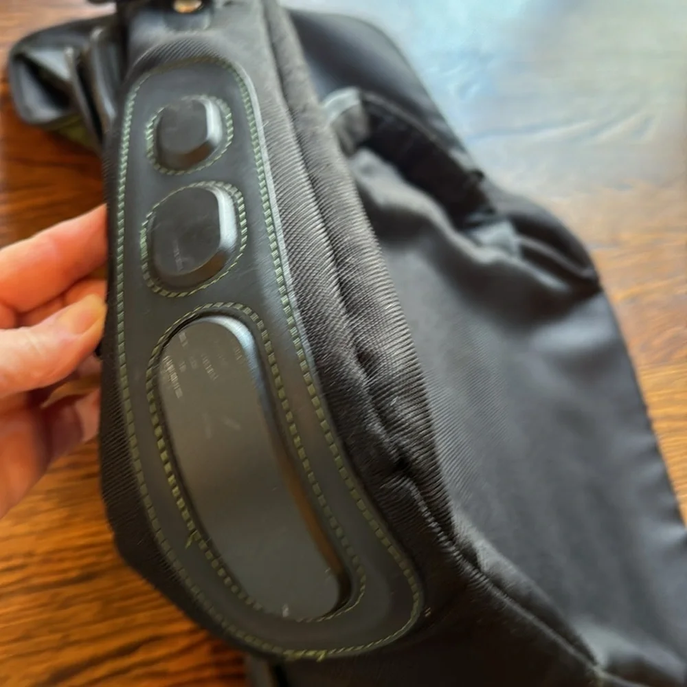 Targus black multi-zipper pockets padded laptop messenger bag.